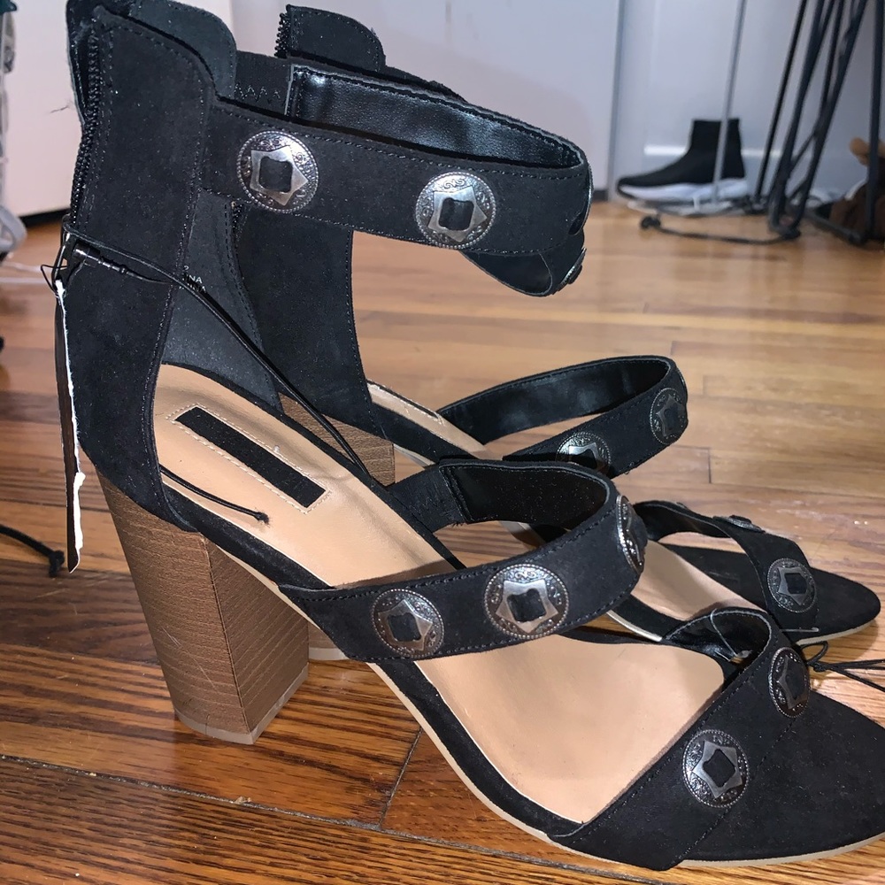 Black Block Heel Sandal w Western Studs